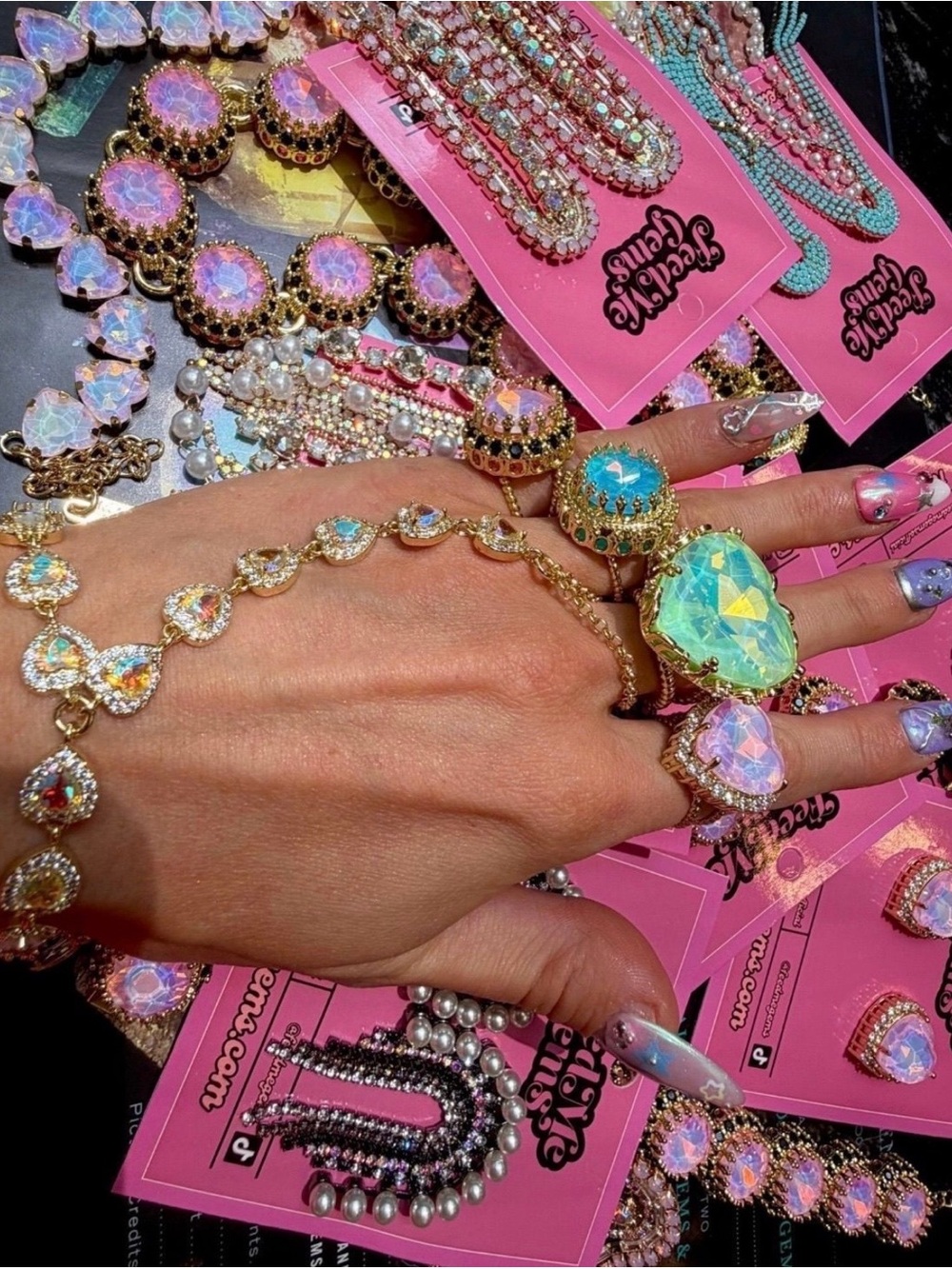 Feed Me Gems AB FAIRY Hearts Hand Chain